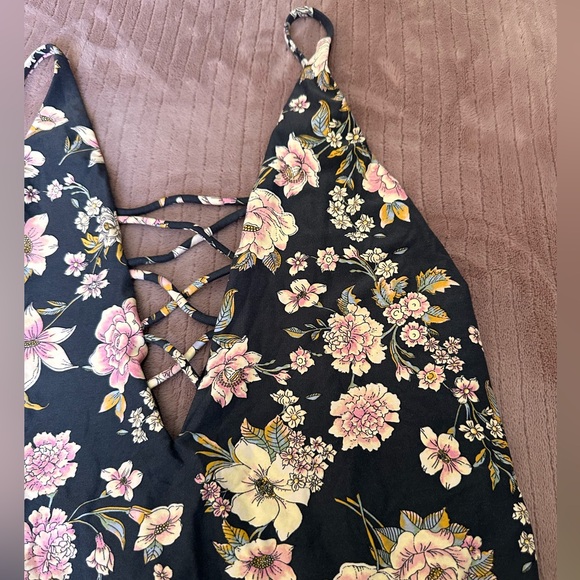 { Billabong Floral Lace-Up and Backless Swimsuit } - Picture 2 of 6